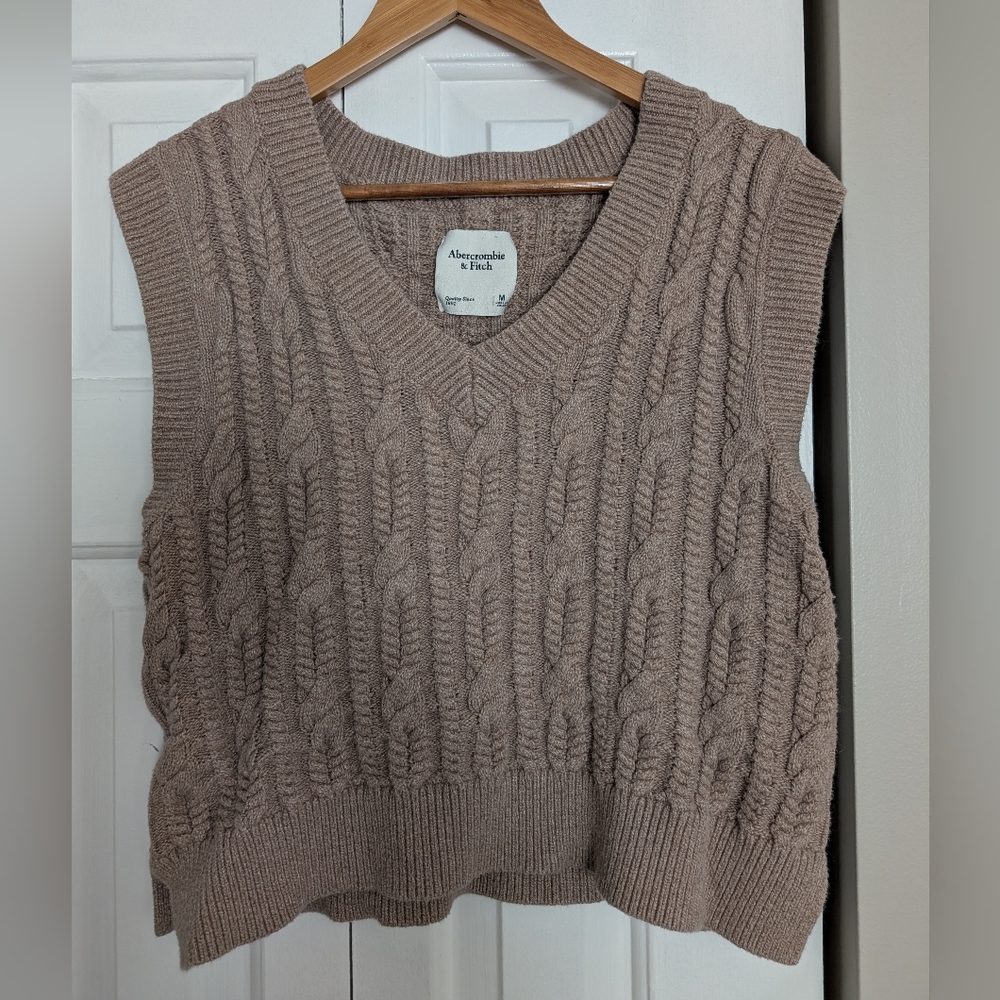 Abercrombie & Fitch Tan vneck Knit Sweater Vest Size M